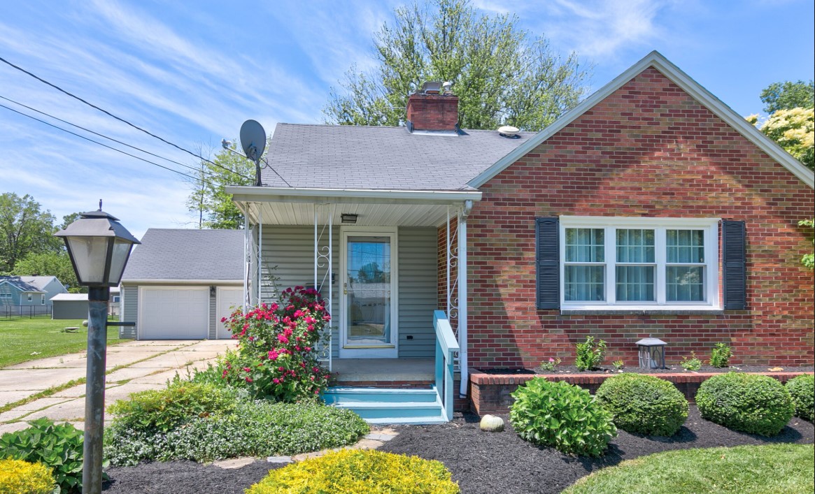 Residential – Modest | real Estate Photography by ideal imaging photography